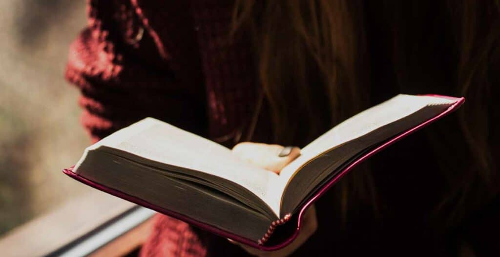 Estudio de la Biblia y meditación como hábitos espirituales